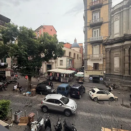 아파트 Dimora Dei Vergini ,rione Sanita,centro Storico,5 Min Dalla Metro ,fino A 6 Ospiti *