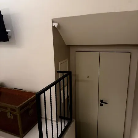 Dimora Dei Vergini ,rione Sanita,centro Storico,5 Min Dalla Metro ,fino A 6 Ospiti